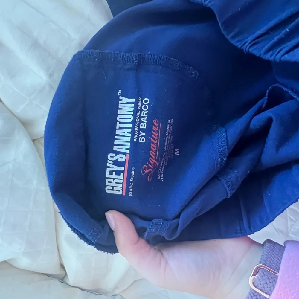 Grey’s Anatomy by Barco scrub set in NAVY BLUE size MEDIUM - Picture 7 of 12